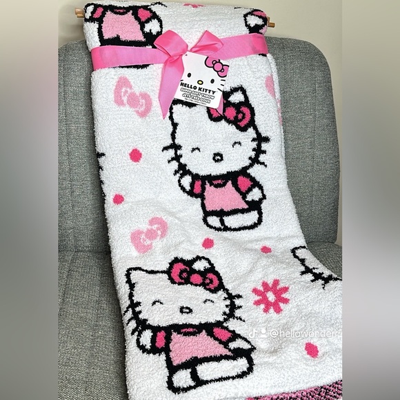 Hello kitty throw